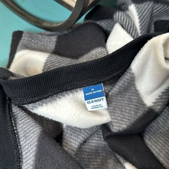 Old Navy Women's Black Pajamas Buffalo Check Fleece Romper Size Medium - Picture 7 of 7